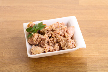 Canned tuna fish with oil