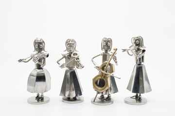 女性バイオリニストとコントラバスとフルートの共演のフィギア・メタルフィギア © knight0315