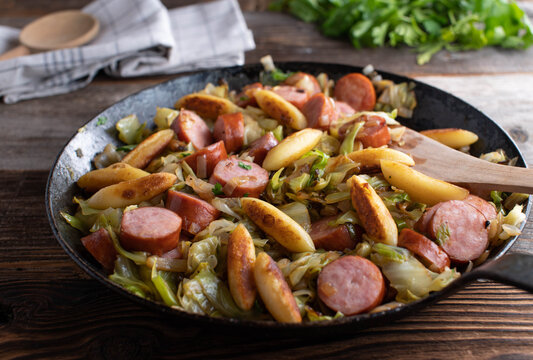 Pan dish with cabbage, krakauer sausage and schupfnudeln / potato noodles