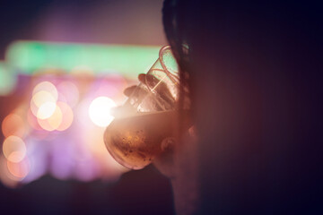 Obraz premium Person holding cold beer plastic cup on a music festival.
