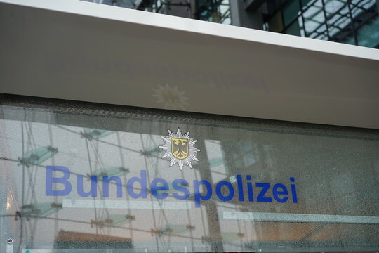 Die Bundespolizei im Hauptbahnhof von Berlin am 03.03.2022