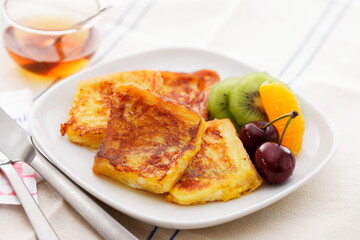 フレンチトーストの朝食