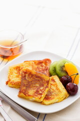 フレンチトーストの朝食