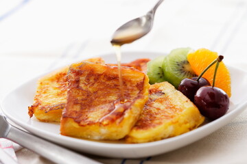 フレンチトーストの朝食