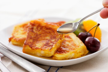 フレンチトーストの朝食