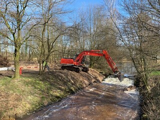 Rückbau und Umgestaltung eines Querbauwerks im Rahmen der EU-Wasserrahmenrichtlinie zur...