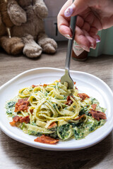 spaghetti carbonara with fried becon