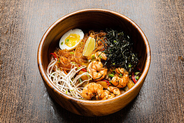 noodle with shrimps and egg