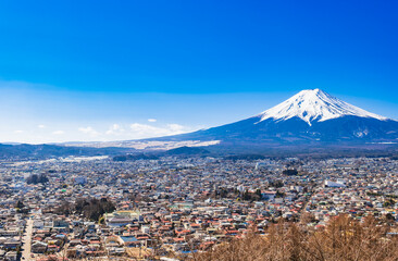 富士山と富士吉田市街　冬景