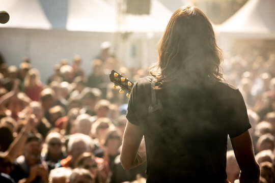 concert rock lors d'un festival