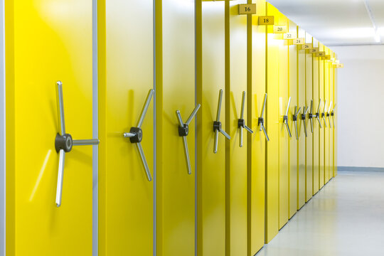 Rayonnages mobiles d'une salle d'archivage