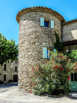 Richerenches
This Provencal village, located near Valr&eacute;as in the Enclave of the Popes, is known as "the capital of the truffle".
