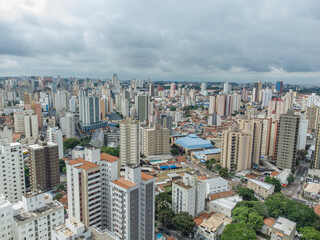 Fotografia aérea da cidade de Campinas. Prédios no centro de Campinas SP. Fevereiro de 2022