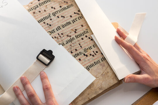 Anciennes partitions de musique m&eacute;di&eacute;vale