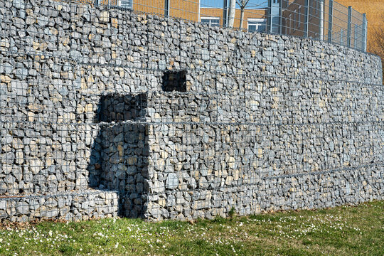 St&uuml;tzwand aus Gabionen