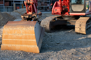 raupenfahrzeug auf baustelle roter  bagger © anmuht.ch fotografie
