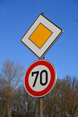 Vorfahrt Verkehr Schild Geschwindigkeit 70 Zone Himmel