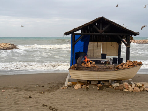 Barca para hacer espetos en la playa / Boat to make skewers on the beach. M&aacute;laga. Andaluc&iacute;a