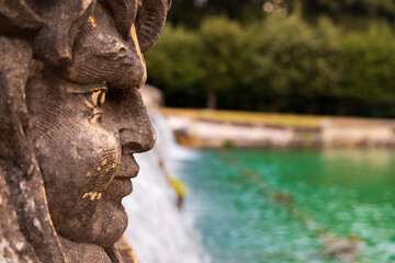 Fototapeta na wymiar giardini Reggia di Caserta fontane di pietra e giochi d'acqua
