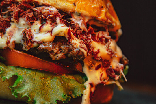 Smash Burguer Goumert com cen&aacute;rio para rede Social e card&aacute;pio.