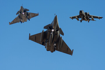 Aviación, aviones de combate aterrizando