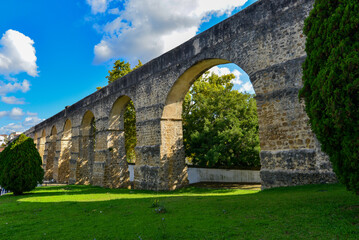 Fototapeta na wymiar Arcos do Jardim, Aquädukt Aqueduto de São Sebastião in der portugiesischen Stadt Coimbra