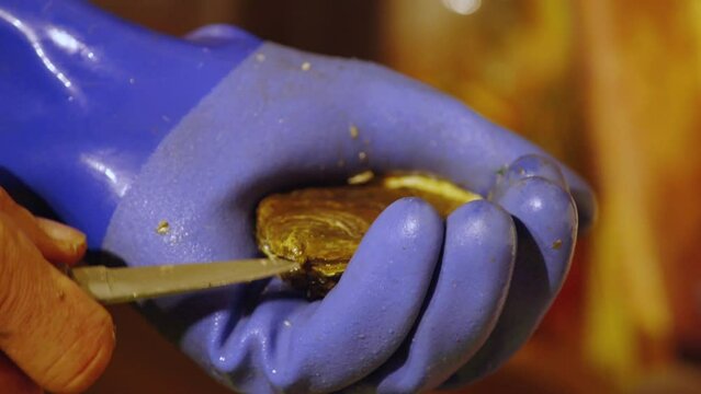 How to shuck an oyster in the kitchen