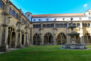 Fototapeta na wymiar Kreuzgang Kloster Santa Cruz in Coimbra, Portugal