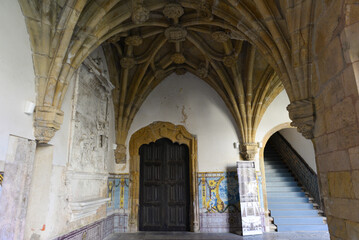 Kreuzgang Kloster Santa Cruz in Coimbra, Portugal