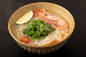 トムヤムクンヌードル　(タイ料理)