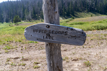 Hiking directional sign for Upper Brooks Lake in Wyoming