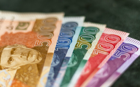 Selective focus on Pakistan banknotes 5000, 1000, 500, 100 and 50 rupees