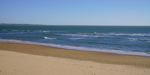 Fototapeta na wymiar Idyllic tropical sand beach background in web banner header panoramic