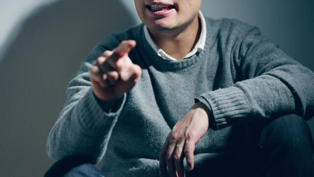 怒る男性　クレーマーイメージ