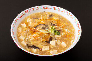 酸辣湯麺　(サンラータン麺・スーラータン麺)