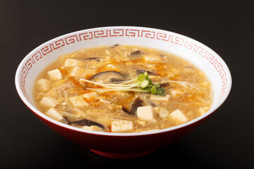 酸辣湯麺　(サンラータン麺・スーラータン麺)