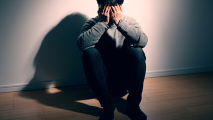 精神障害を患っている男性イメージ