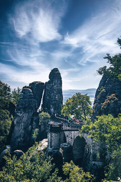 Basteibr&uuml;cke vom Ferdinandstein. Wundersch&ouml;ne Panorama Landschaften in Bad Schandau, dem Kurort in der S&auml;chsischen Schweiz. 