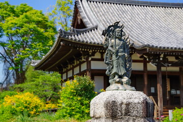 Fototapeta na wymiar 古都奈良　ヤマブキの咲く般若寺　