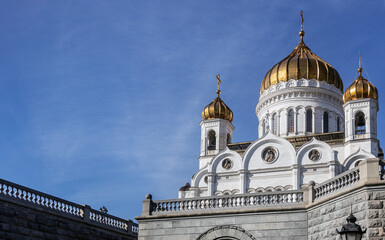Fototapeta na wymiar view of the Cathedral of Christ the Savior in Moscow