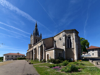 Fototapeta na wymiar Frankreich - Lit-et-Mixe - Eglise Notre-Dame de Lit