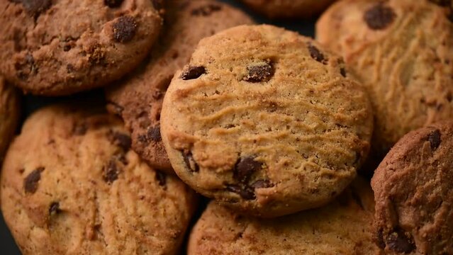 cookies homemade,cookies rotate, piece biscuit chocolate on black 