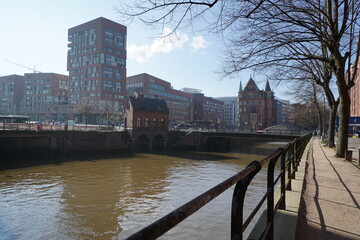 Hamburg mit Sonne und sch&ouml;nen Geb&auml;uden