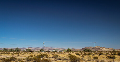 Blick in die Wüste in Nevada. Viel Sand, Berge und wenig Vegetation. Ein wunderschöner Ort.
