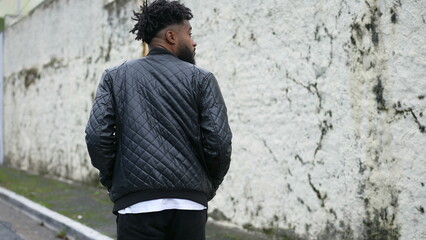 Obraz premium A contemplative African man walking in street