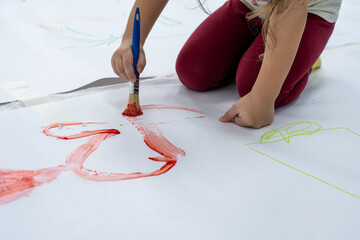 children paint on the walls