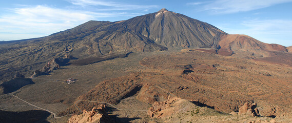 Panorámica con el paisaje de Las Cañadas y volcán Teide en la isla de Tenerife, Canarias