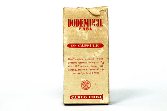 Vintage 1950s DODEMUCIL ERBA, Capsules medicine with Gastric mucoprotein and Vitamin B12 for the treatment of Arteriosclerosis. CARLO ERBA &ndash; Milan (Italy)