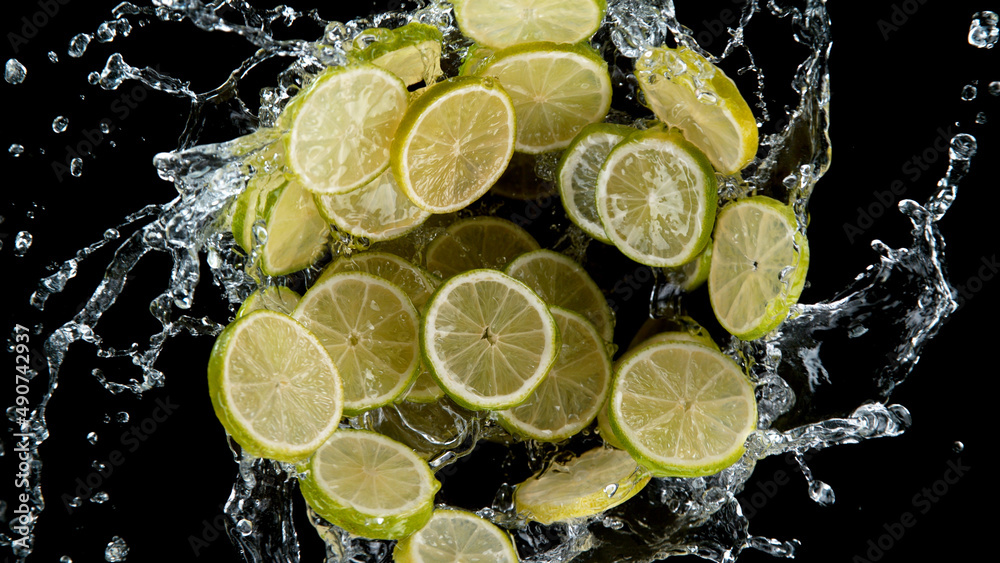 Aufkleber Freeze motion of sliced limes in water splash.