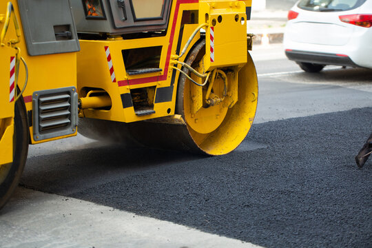 Steamroller flatten out the asphalt
